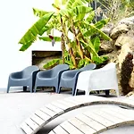 The Maverick Surfvillas Vandrarhem *