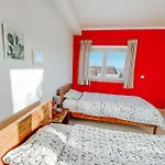 The Maverick Surfvillas Vandrarhem