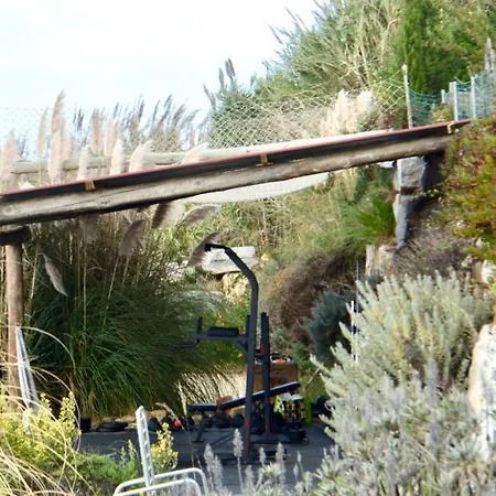 The Maverick Surfvillas 旅馆