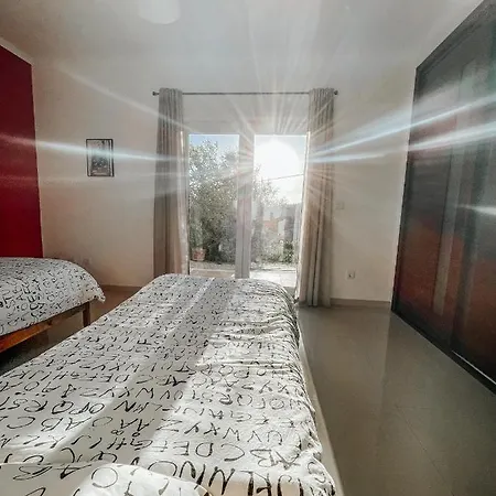 旅馆 The Maverick Surfvillas