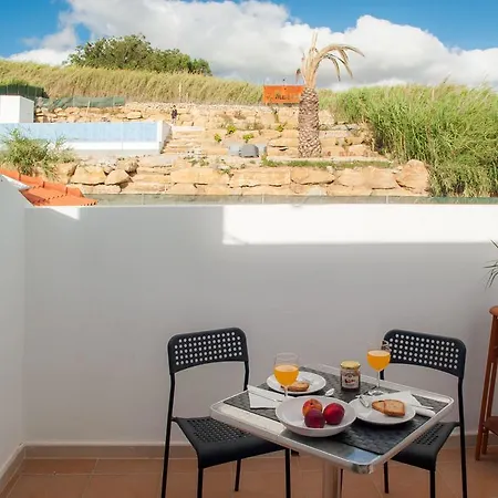 The Maverick Surfvillas Ostello
