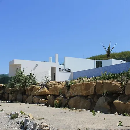 The Maverick Surfvillas Ostello