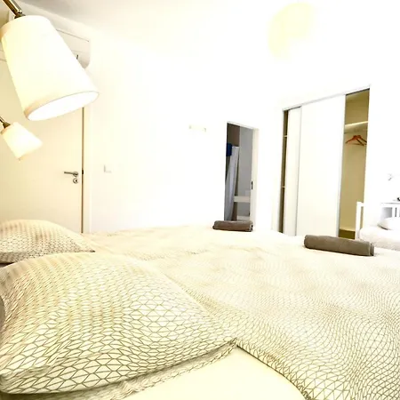 The Maverick Surfvillas Ostello