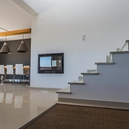 The Maverick Surfvillas Ostello *