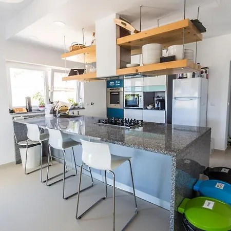 The Maverick Surfvillas Ostello