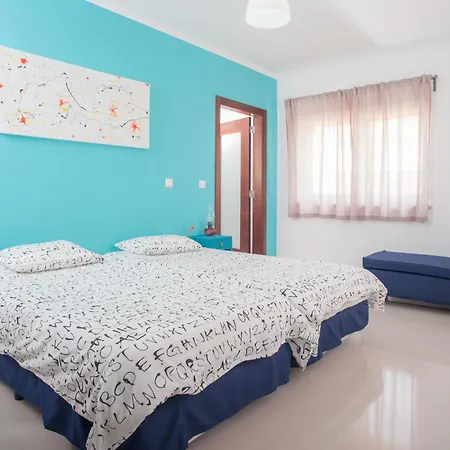 The Maverick Surfvillas Hostel Lourinha (Lisbon)