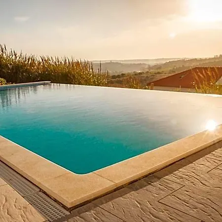 The Maverick Surfvillas * Lourinhã