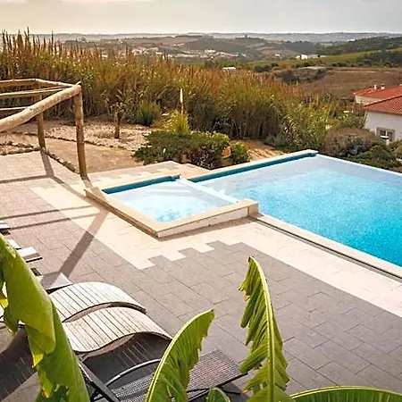 אכסניה The Maverick Surfvillas *