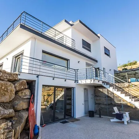 The Maverick Surfvillas Ostello